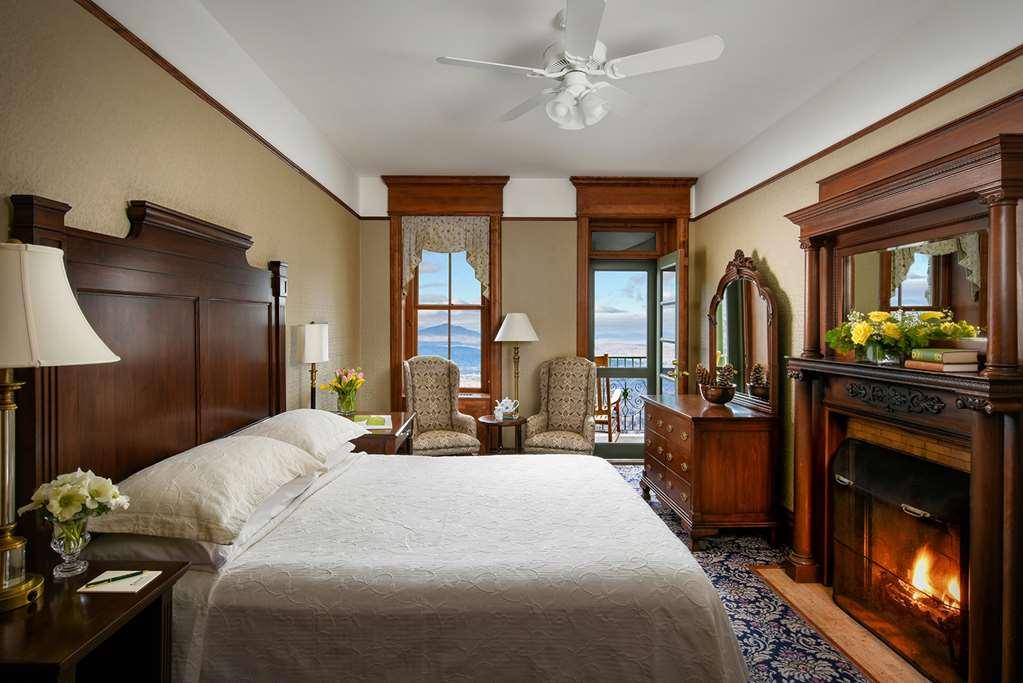 Mohonk Mountain House Hotel New Paltz Room photo